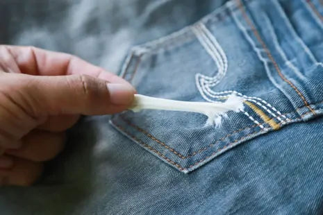 Odstráňte žuvačku z oblečenia jednoducho a bez stresu!